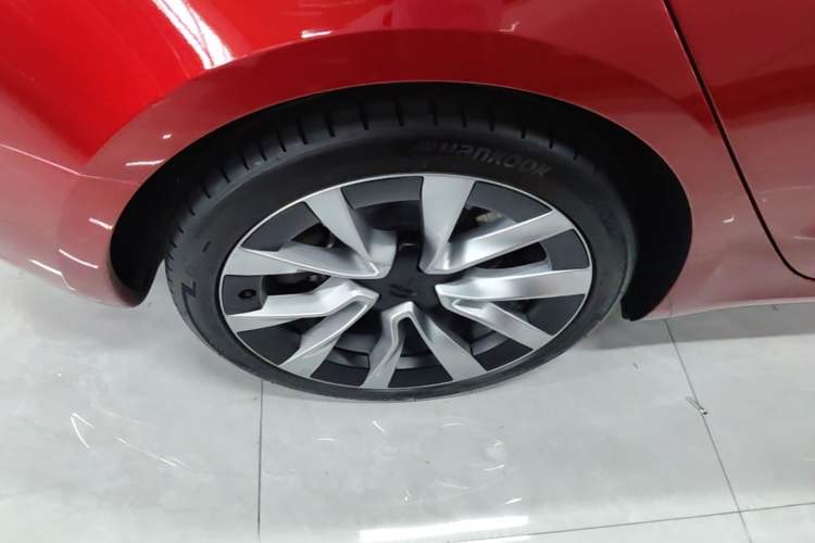 Used Tesla Model 3 2025 Rear-Wheel-Drive Version Exterior 5