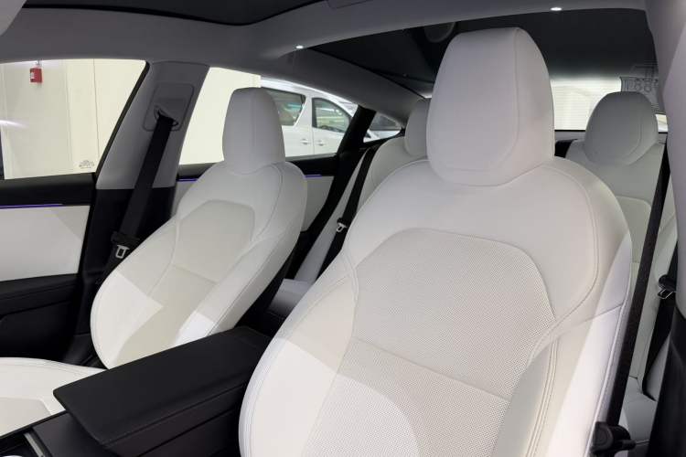 Used Tesla Model 3 2025 Rear-Wheel-Drive Version Interior 5