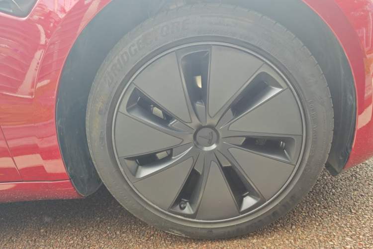 Used Tesla Model 3 2025 Long-Range All-Wheel-Drive Version Right Front Wheel Hub