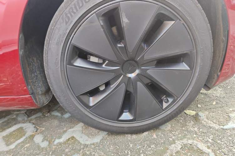 Used Tesla Model 3 2025 Model Long-Range Rear-Wheel-Drive Version Right Front Wheel Hub