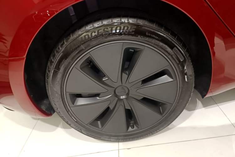 Used Tesla Model 3 2025 Rear-Wheel-Drive Version Right Rear Wheel Hub