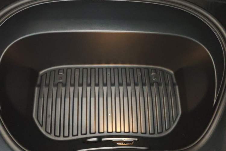 Used Tesla Model 3 2025 Rear-Wheel-Drive Version Engine Bay