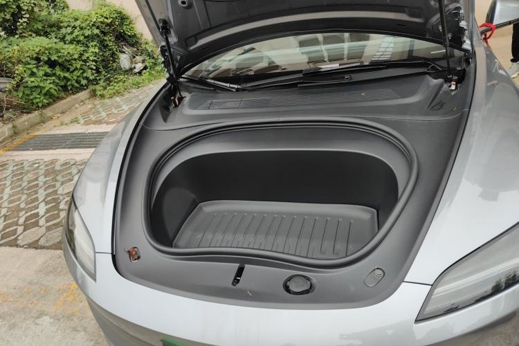 Used Tesla Model 3 2025 Model Revised Long-Range Rear-Wheel-Drive Version Engine Bay