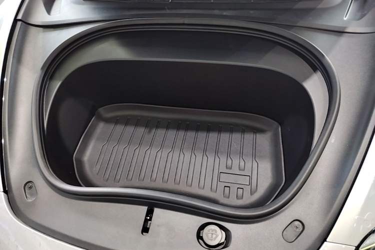 Used Tesla Model 3 2025 Rear-Wheel-Drive Version Engine Bay