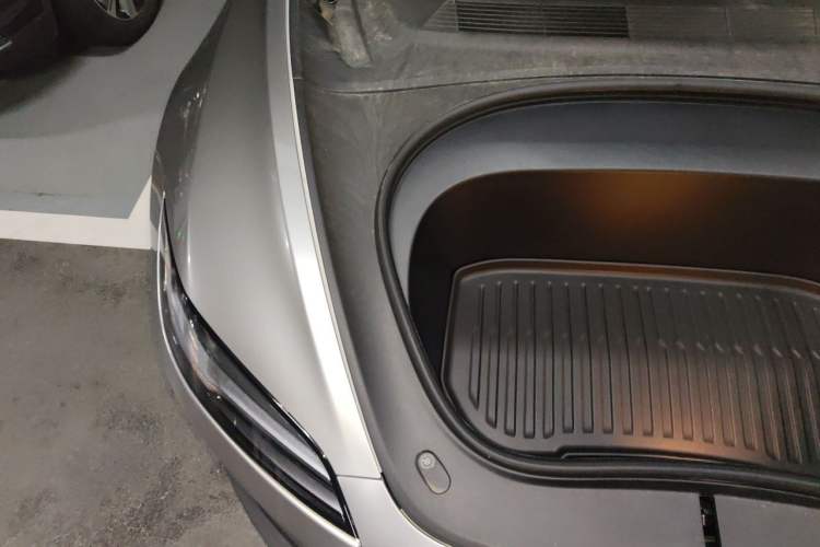 Used Tesla Model 3 2025 Rear-Wheel-Drive Version Engine Bay Right