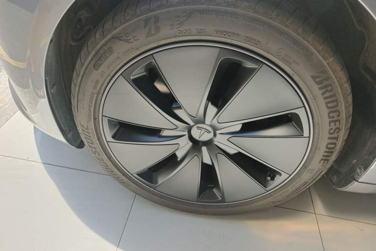 Used Tesla Model 3 2025 Rear-Wheel-Drive Version Exterior 4
