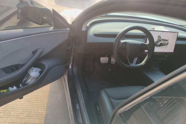 Used Tesla Model 3 2025 Rear-Wheel-Drive Version Interior 3