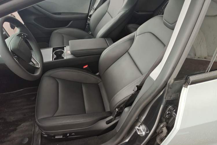Used Tesla Model 3 2025 Rear-Wheel-Drive Version Left Front Seat