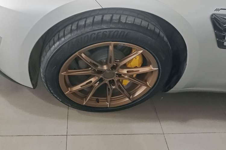 Used Tesla Model 3 2025 Model Revised Rear-Wheel-Drive Version Left Front Wheel Hub