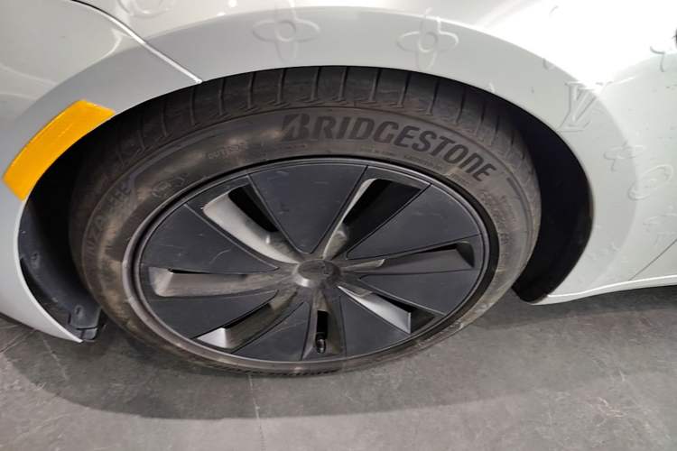 Used Tesla Model 3 2025 Rear-Wheel-Drive Version Left Front Wheel Hub