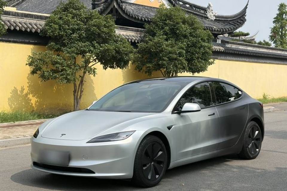 Tesla Model 3 2025