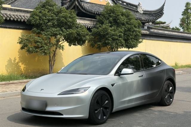 Tesla Model 3 2025 Rear-Wheel-Drive Version с пробегом