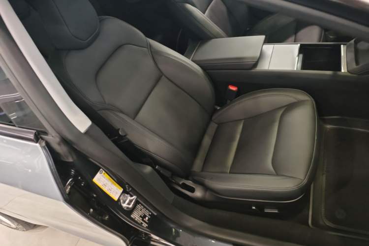 Used Tesla Model 3 2025 Rear-Wheel-Drive Version Right Front Seat