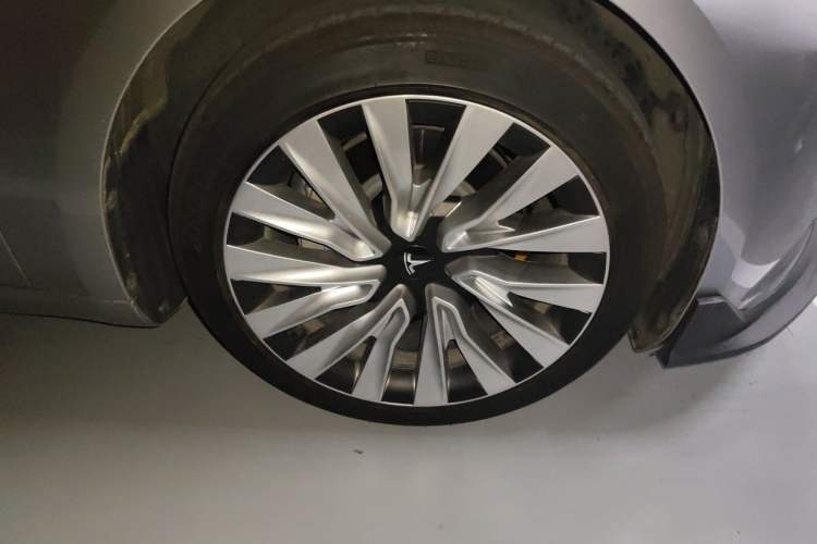 Used Tesla Model 3 2025 Rear-Wheel-Drive Version Right Front Wheel Hub