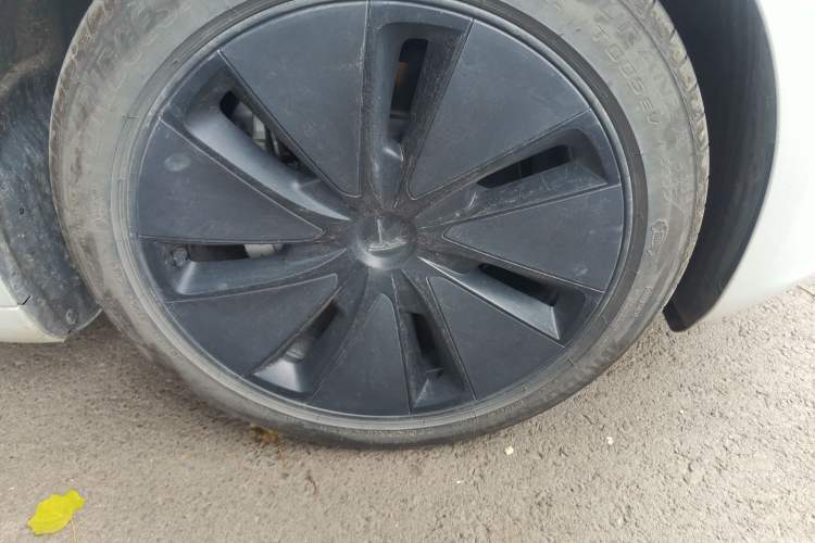 Used Tesla Model 3 2025 Model Revised Rear-Wheel-Drive Version Right Front Wheel Hub