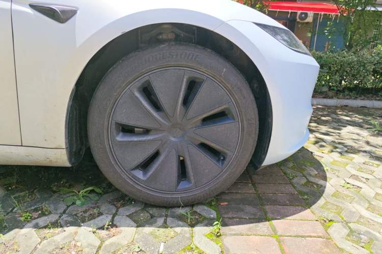 Used Tesla Model 3 2025 Model Revised Rear-Wheel-Drive Version Right Front Wheel Hub