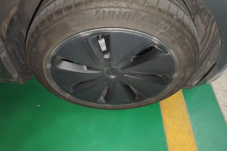 Used Tesla Model 3 2025 Rear-Wheel-Drive Version Right Front Wheel Hub