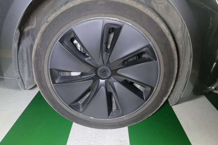 Used Tesla Model 3 2025 Rear-Wheel-Drive Version Right Front Wheel Hub