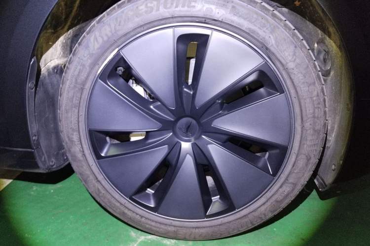 Used Tesla Model 3 2025 Rear-Wheel-Drive Version Right Front Wheel Hub