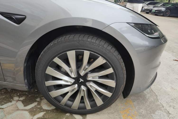 Used Tesla Model 3 2025 Model Revised Long-Range Rear-Wheel-Drive Version Right Front Wheel Hub