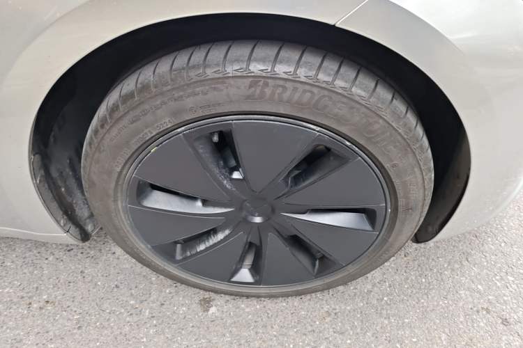 Used Tesla Model 3 2025 Rear-Wheel-Drive Version Right Front Wheel Hub