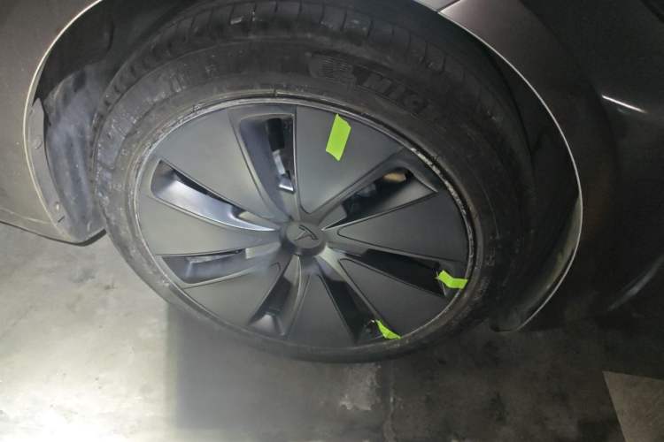 Used Tesla Model 3 2025 Long-Range All-Wheel-Drive Version Right Front Wheel Hub