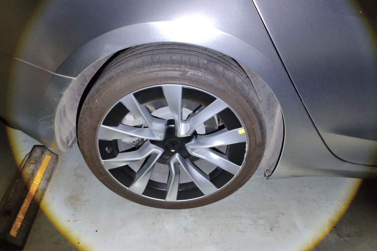 Used Tesla Model 3 2025 Model Revised Rear-Wheel-Drive Version Right Front Wheel Hub