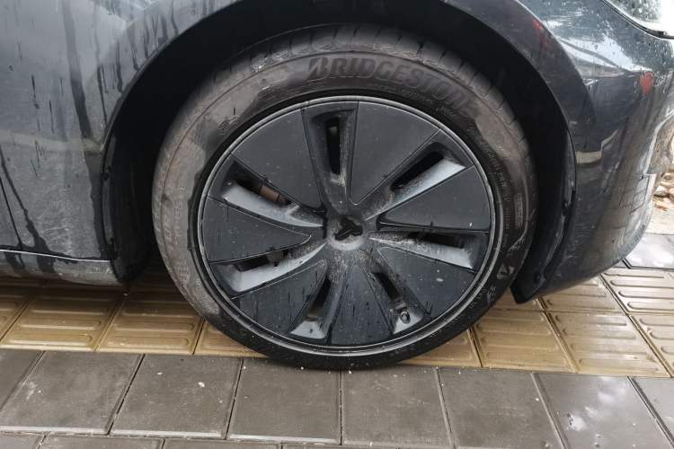 Used Tesla Model 3 2025 Rear-Wheel-Drive Version Right Front Wheel Hub