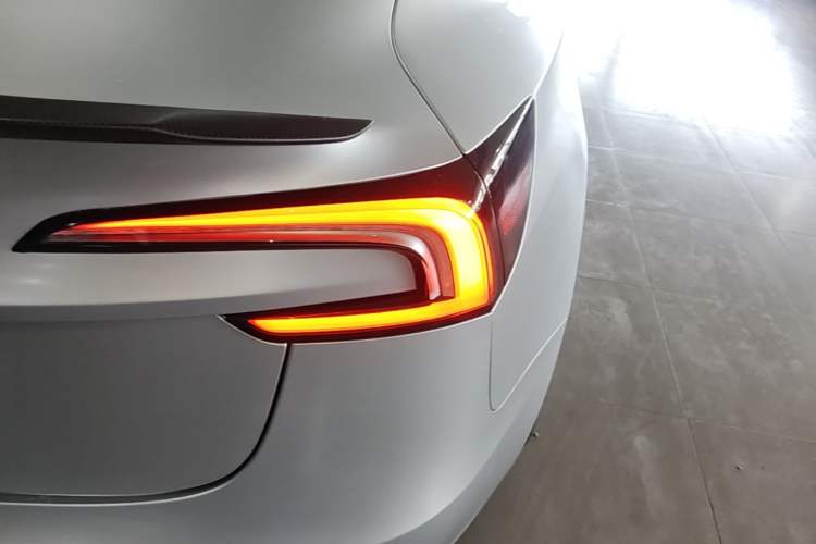 Used Tesla Model 3 2025 Model Revised Rear-Wheel-Drive Version Right Rear Taillight