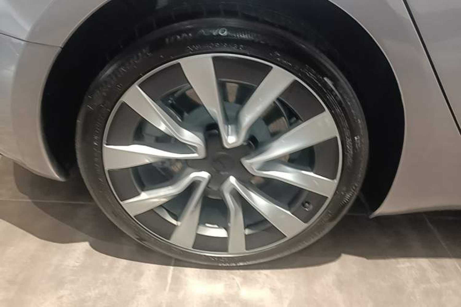 Used Tesla Model 3 2025 Rear-Wheel-Drive Version Right Rear Wheel Hub