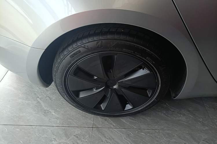 Used Tesla Model 3 2025 Rear-Wheel-Drive Version Right Rear Wheel Hub
