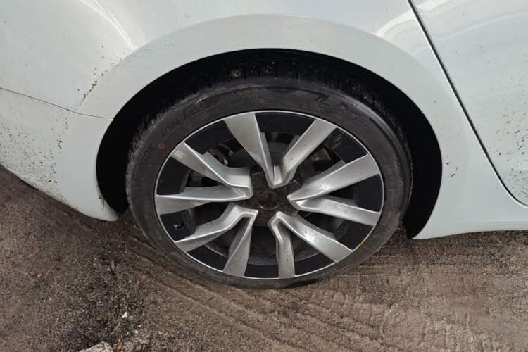 Used Tesla Model 3 2025 Rear-Wheel-Drive Version Right Rear Wheel Hub