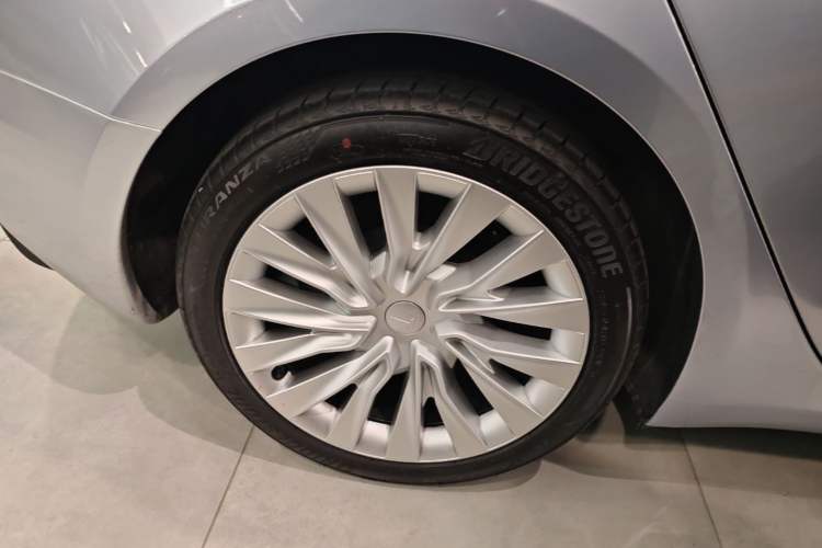 Used Tesla Model 3 2025 Rear-Wheel-Drive Version Right Rear Wheel Hub