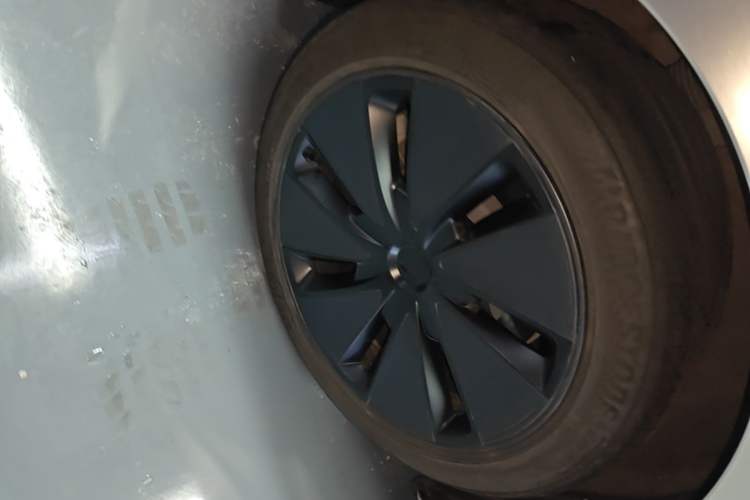 Used Tesla Model 3 2025 Rear-Wheel-Drive Version Right Rear Wheel Hub