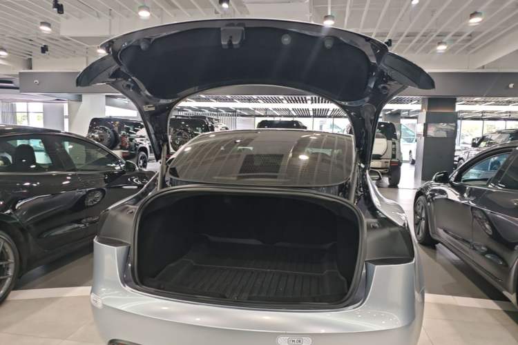 Used Tesla Model 3 2025 Rear-Wheel-Drive Version Trunk