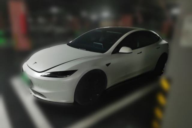 Gebrauchter Tesla Model 3 2025 Rear-Wheel-Drive Version