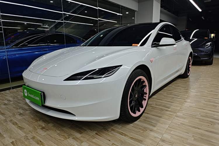 Tesla Model 3 2025 Rear-Wheel-Drive Version