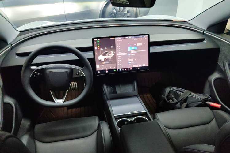Used Tesla Model 3 2025 Model High-Performance All-Wheel-Drive Version Center Console