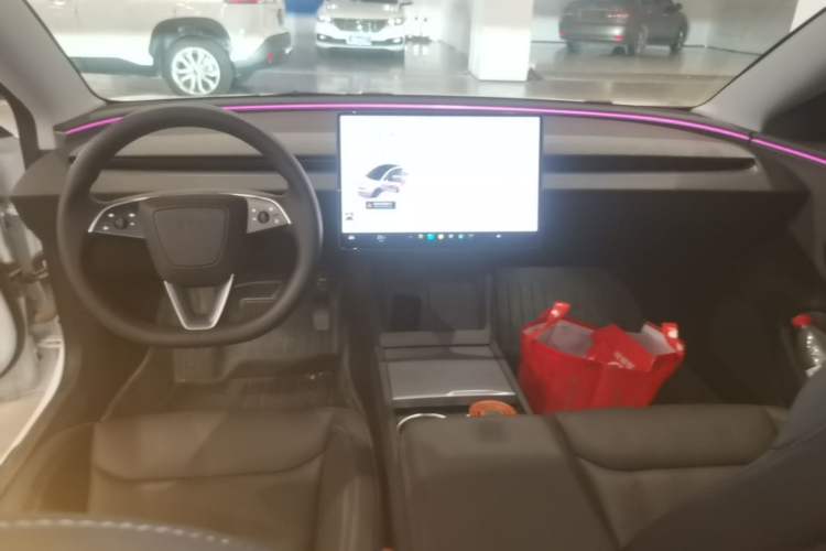 Used Tesla Model 3 2025 Rear-Wheel-Drive Version Center Console