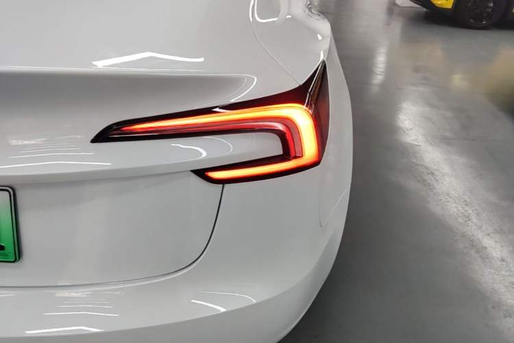 Used Tesla Model 3 2025 Model Revised Rear-Wheel-Drive Version Exterior 3
