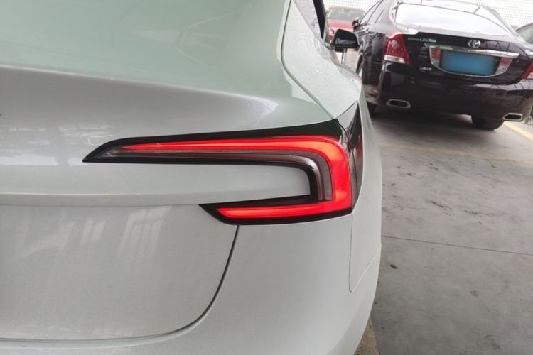 Used Tesla Model 3 2025 Rear-Wheel-Drive Version Exterior 3