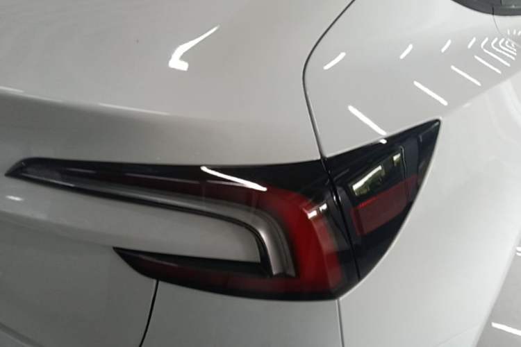 Used Tesla Model 3 2025 Model Revised Rear-Wheel-Drive Version Exterior 3
