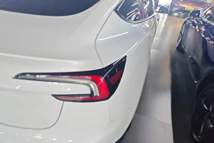Used Tesla Model 3 2025 Model Revised Rear-Wheel-Drive Version Exterior 3