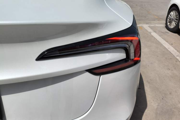 Used Tesla Model 3 2025 Model Revised Rear-Wheel-Drive Version Exterior 3