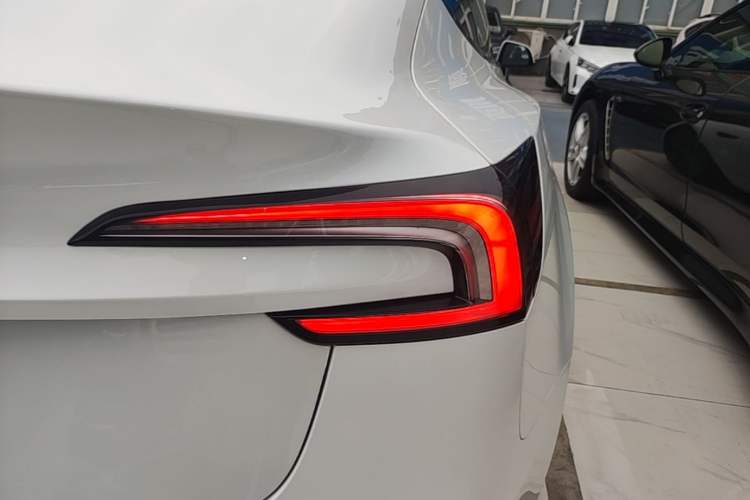 Used Tesla Model 3 2025 Model Revised Rear-Wheel-Drive Version Exterior 3