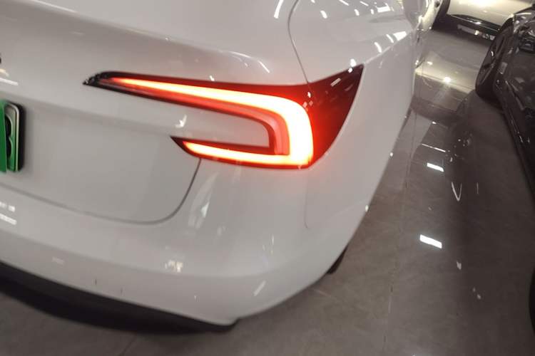 Used Tesla Model 3 2025 Model Long-Range Rear-Wheel-Drive Version Exterior 3