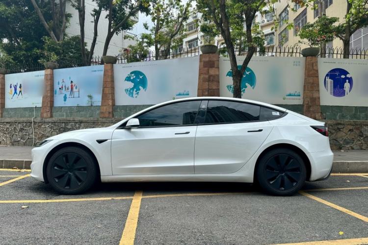 Used Tesla Model 3 2025 Rear-Wheel-Drive Version Exterior 3