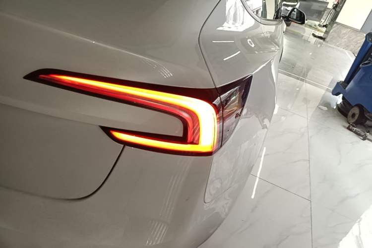 Used Tesla Model 3 2025 Model Revised Rear-Wheel-Drive Version Exterior 3