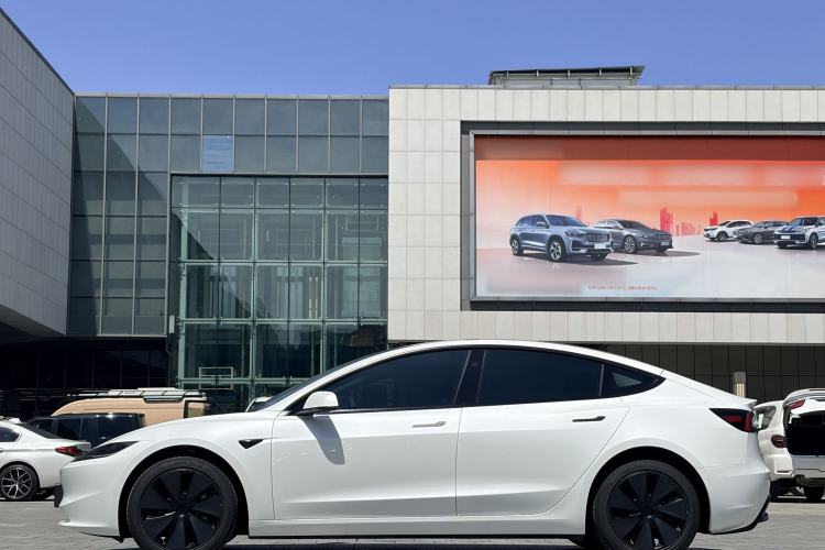 Used Tesla Model 3 2025 Long-Range All-Wheel-Drive Version Exterior 4