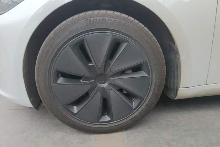 Used Tesla Model 3 2025 Rear-Wheel-Drive Version Exterior 4